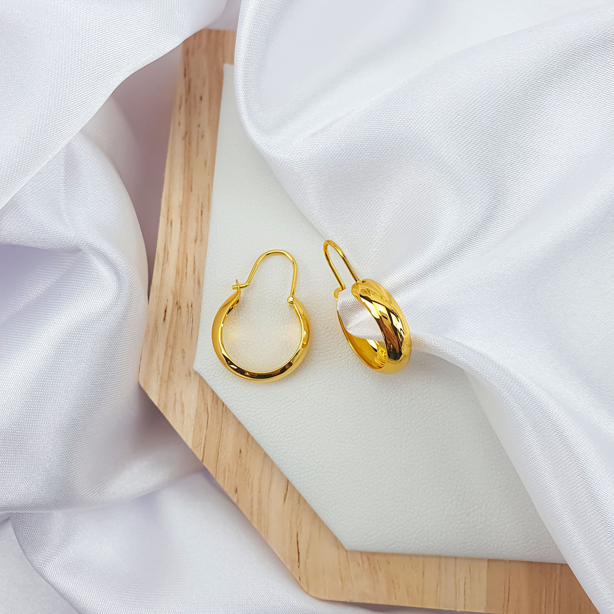 Pair of hoop earrings with an open hook fastening on wood and silk